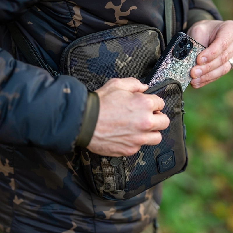 Korda Dark Kamo Essentials Pouch